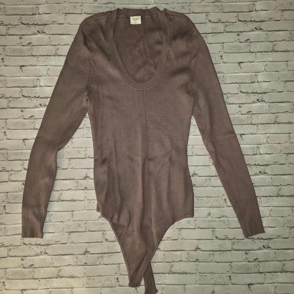 Abercrombie & Fitch Ribbed Knit Bodysuit in Brown/Taupe